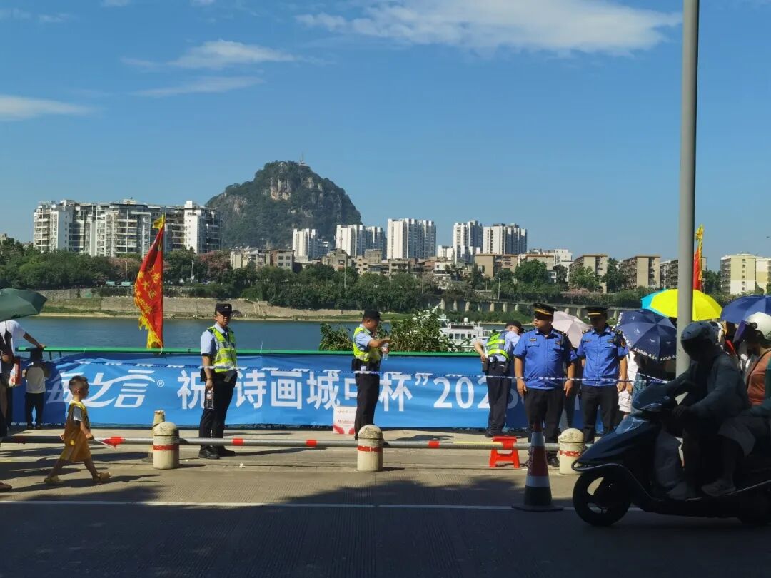 节日我在岗丨国庆看龙舟，安心！ “执法蓝”“全程在线”守护市民欢乐假期
