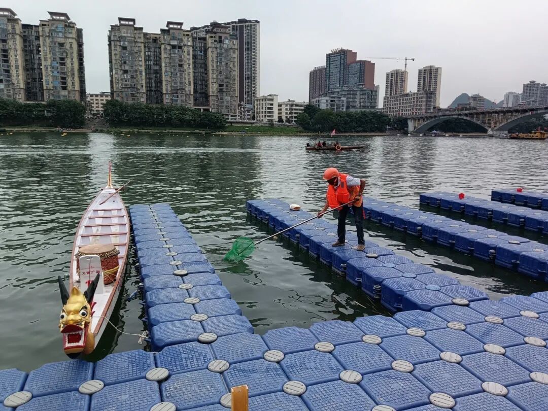 节日我在岗丨流动的“环卫橙”是节日里最温暖的颜色