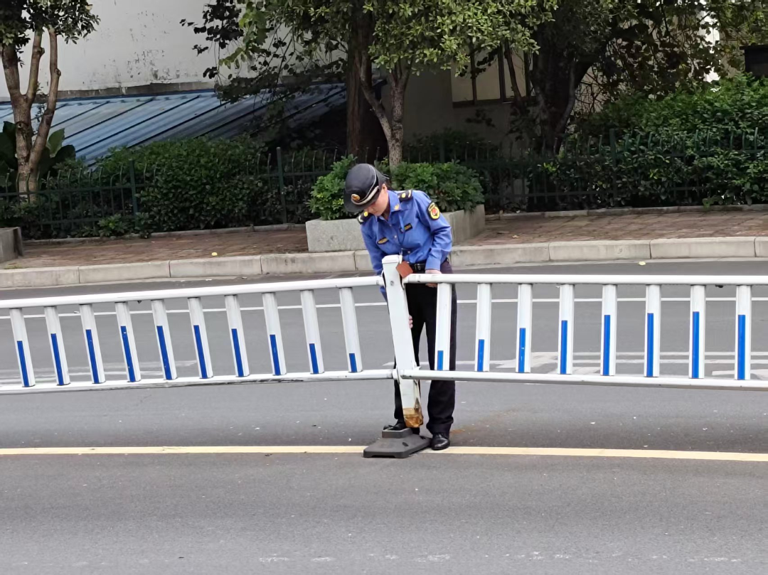 节日我在岗丨双节“城”意在线，智慧守护满格