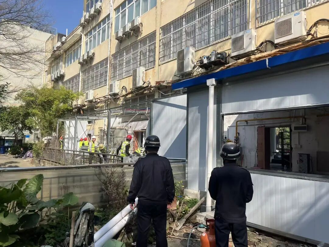 违建“绑架”燃气管道 城中“执法蓝”拆违“解救”